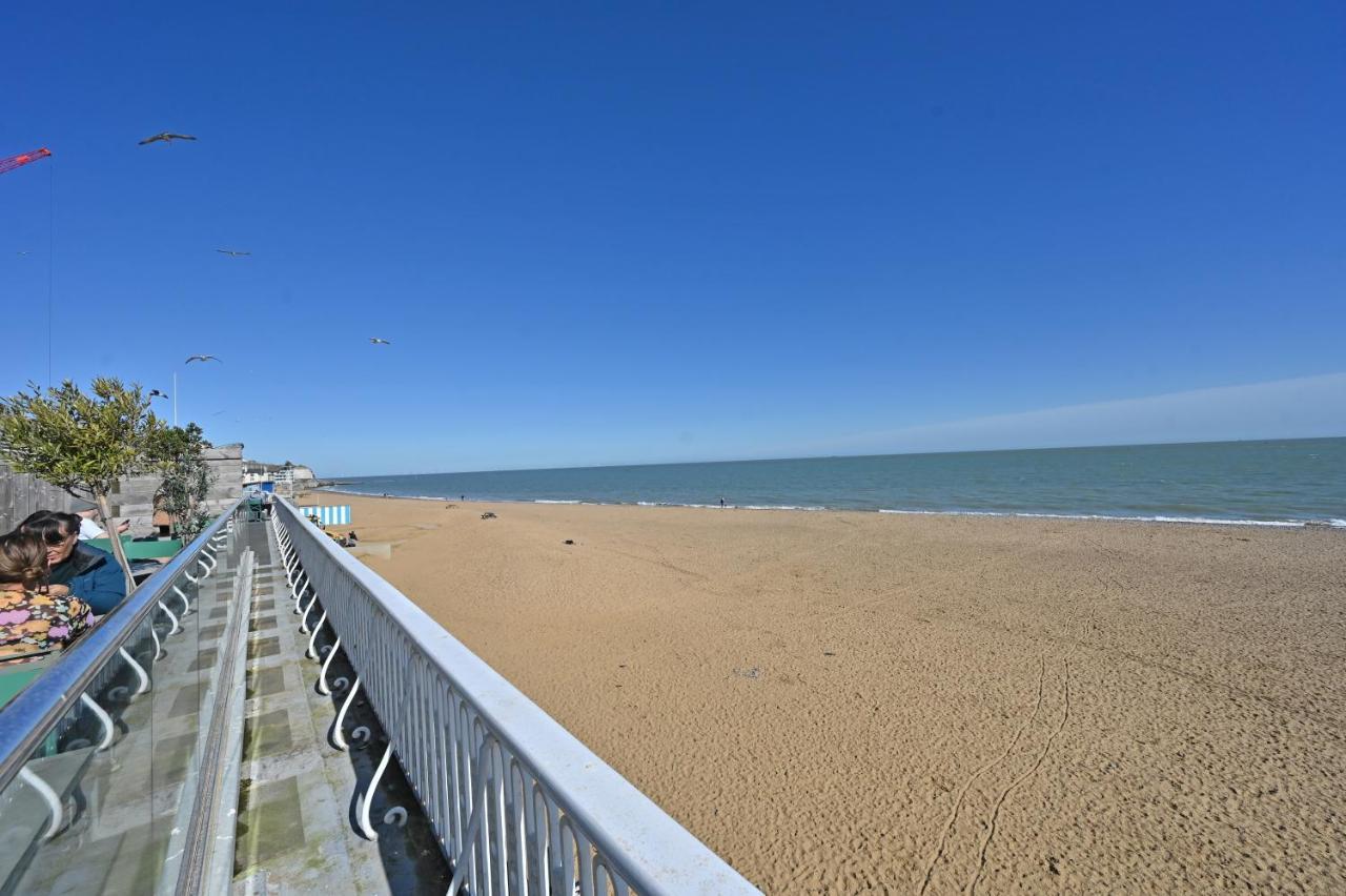 Spacious Designer 2Br Executive Apt, Near Beach & Marina, Central Location Ramsgate Exterior photo
